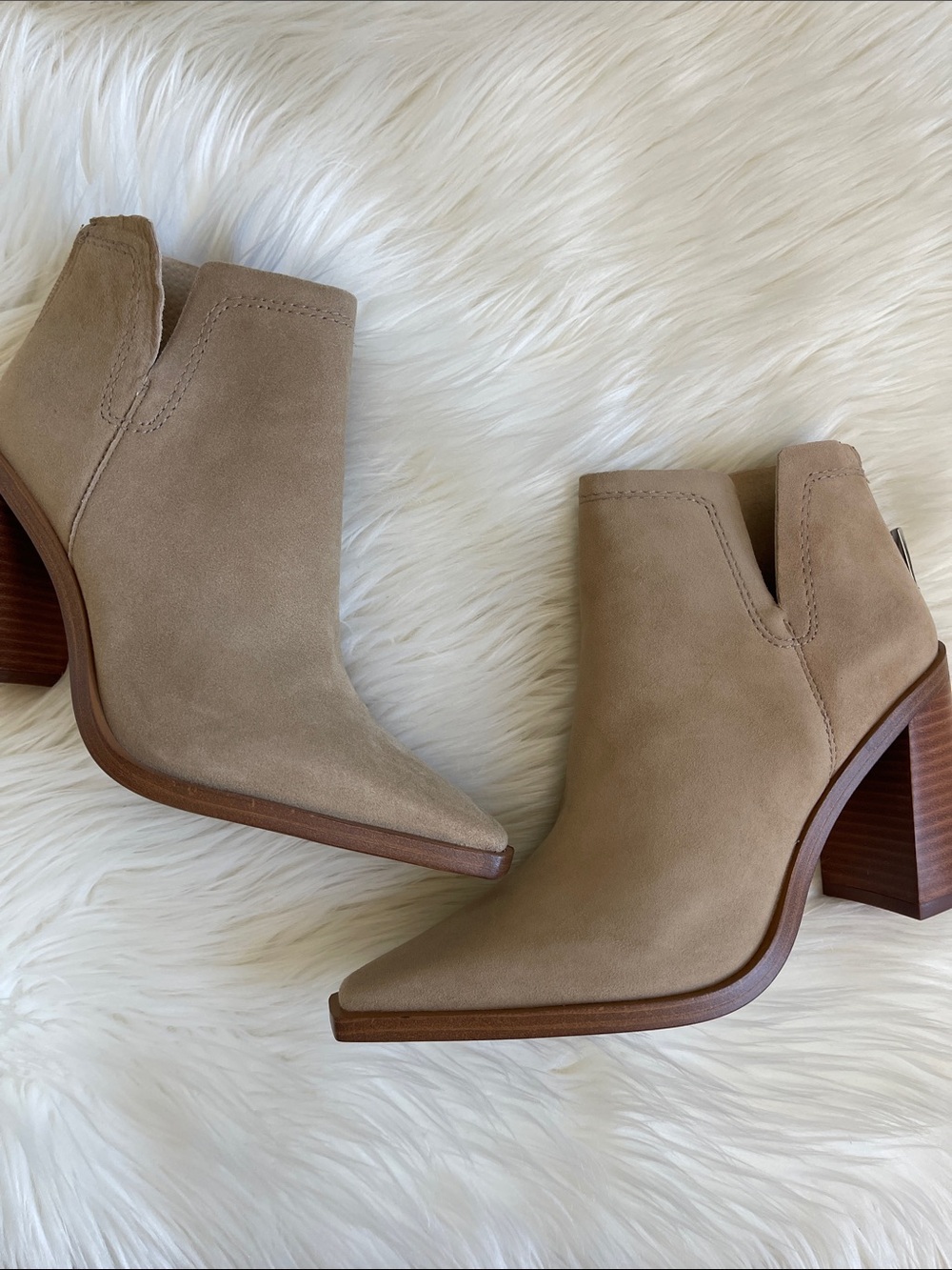 ✨New Vince Camuto Tortilla True Suede Pointed Toe Ankle Booties 6